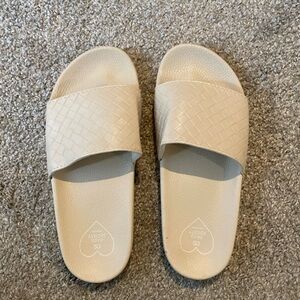 Women’s Slides